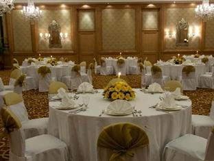 Vivanta by Taj Hotel Lucknow Restaurant